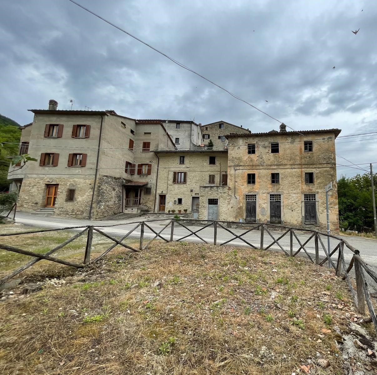 GIOIELLO. Antico fabbricato in pietra di 300 mq da ristrutturare GIOIELLO. Antico fabbricato in pietra di 300 mq da ristrutturare