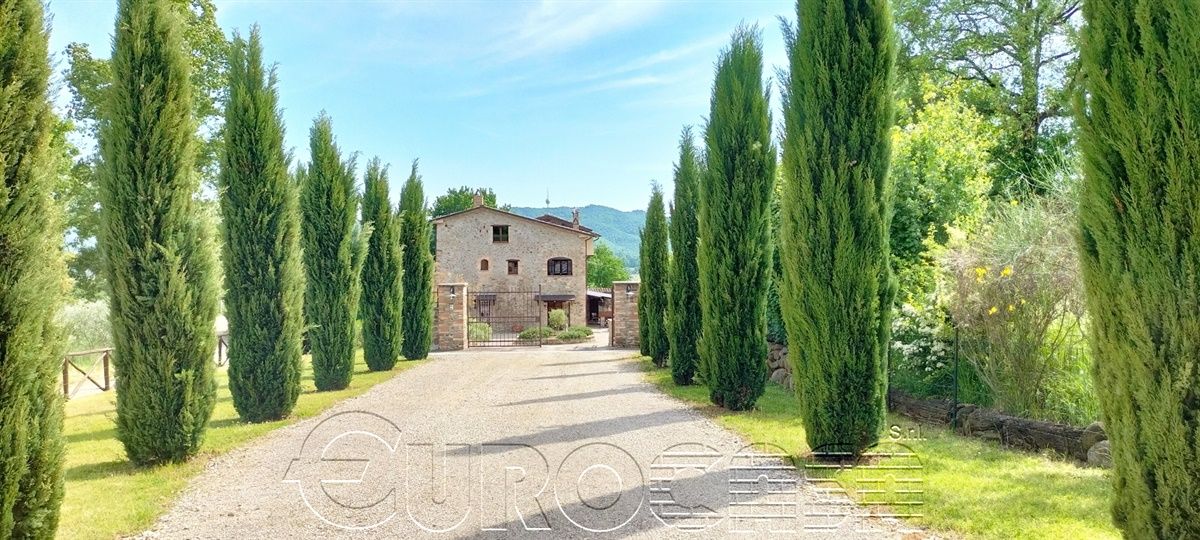 CITTA' DI CASTELLO. Bellissimo casale con finiture di pregio CITTA' DI CASTELLO. Bellissimo casale con finiture di pregio