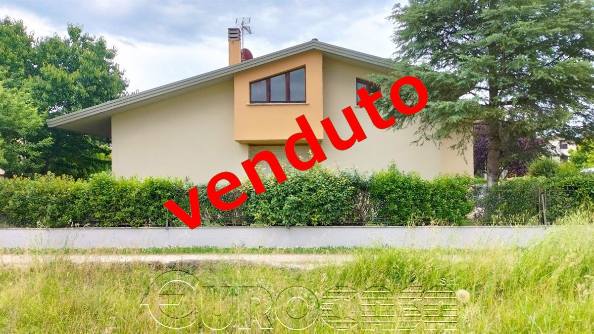 SOLFAGNANO. Porzione di villa cielo terra con taverna SOLFAGNANO. Porzione di villa cielo terra con taverna