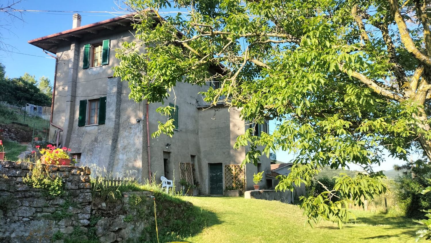 SAN LEO BASTIA. Colonica indipendente con terreno ed annessi SAN LEO BASTIA. Colonica indipendente con terreno ed annessi