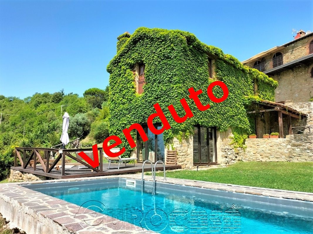 RANCOLFO. Casaletto con piscina