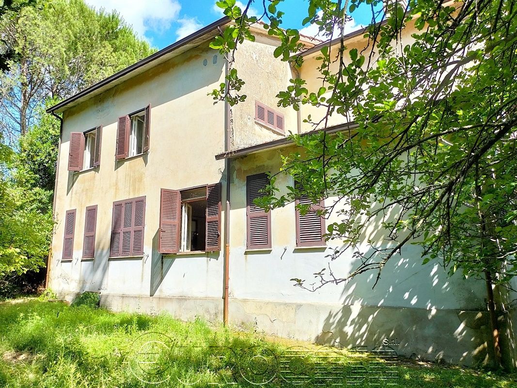 UMBERTIDE. Ex scuola con 2 appartamenti in Loc. Olivello UMBERTIDE. Ex scuola con 2 appartamenti in Loc. Olivello