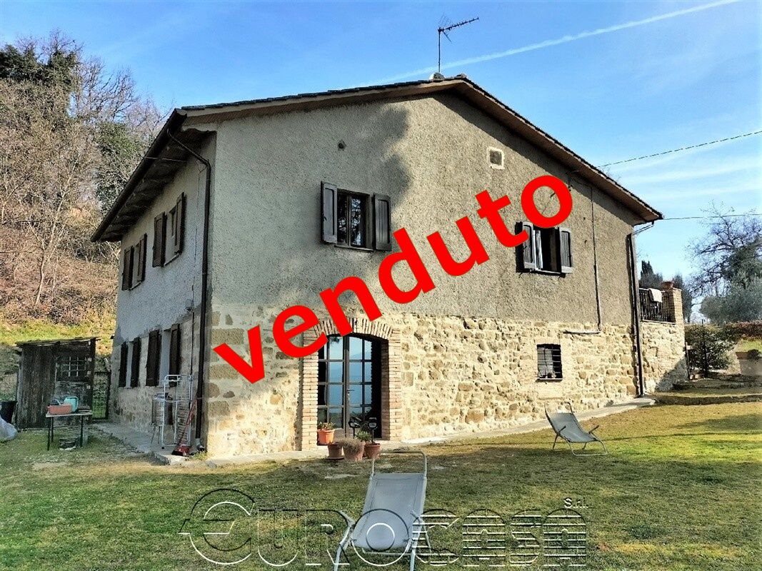 UMBERTIDE. Casale con oliveto e vista panoramica UMBERTIDE. Casale con oliveto e vista panoramica