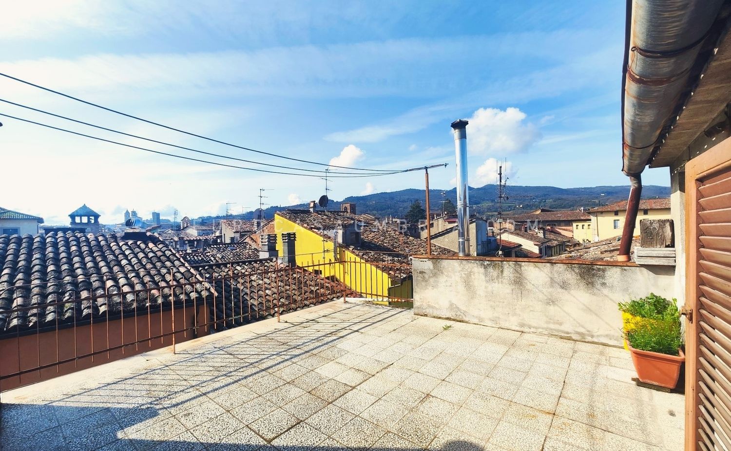 CENTRO STORICO. Cielo terra indipendente di 150 mq con terrazza