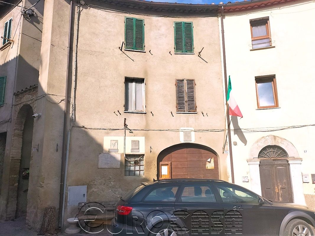 UMBERTIDE. Cielo/terra indipendente su 2 livelli UMBERTIDE. Cielo/terra indipendente su 2 livelli