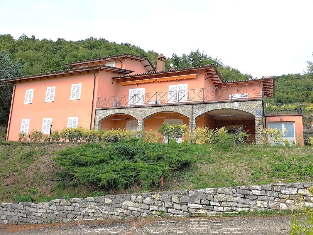 CORTONA. Villa divisa in 3 appartamenti adatta per B&B CORTONA. Villa divisa in 3 appartamenti adatta per B&B