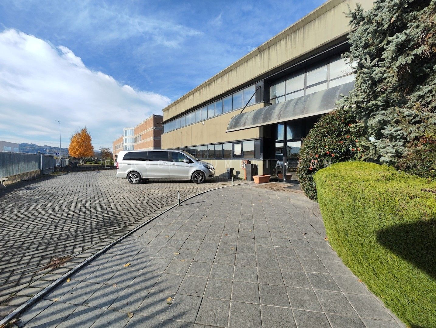CERBARA. Complesso industriale produttivo con due capannoni ed ampio piazzale