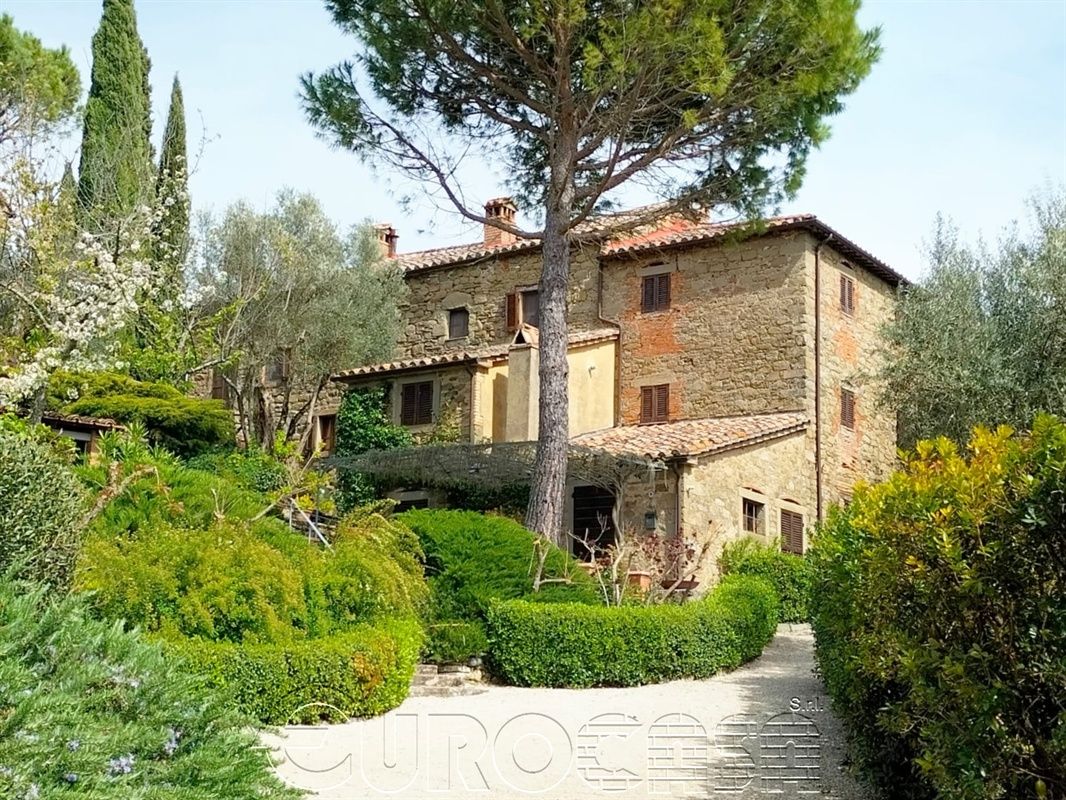 UMBERTIDE. Splendido casale con piscina nella Valle del Niccone