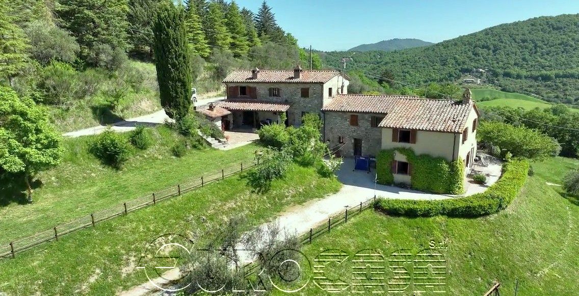 PERUGIA. Casale plurifamiliare con piscina PERUGIA. Casale plurifamiliare con piscina