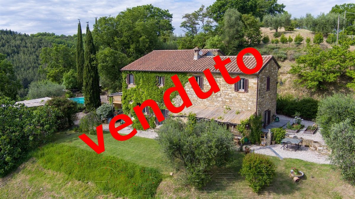 PERUGIA. Casale con piscina e fantastico panorama PERUGIA. Casale con piscina e fantastico panorama