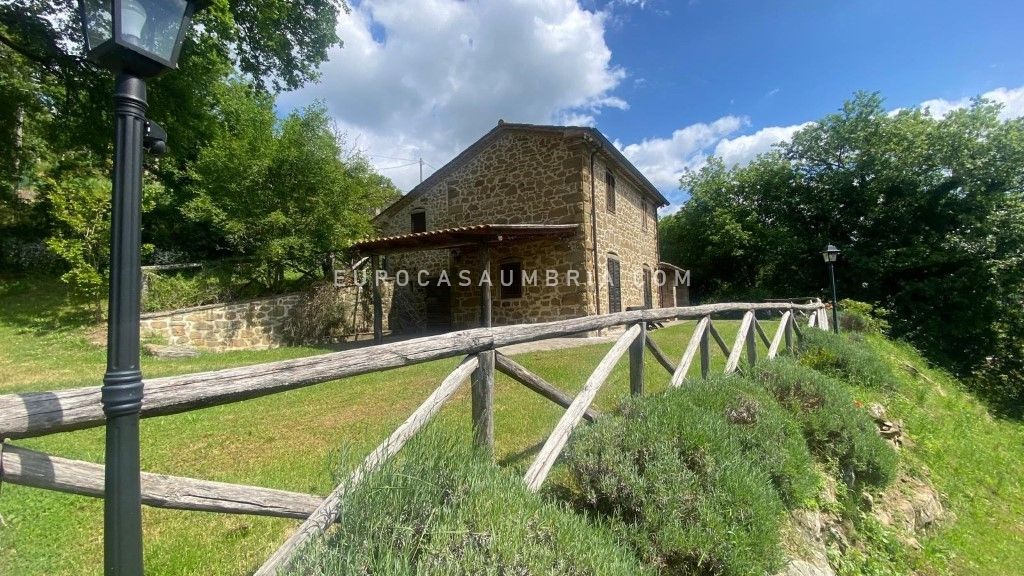 SAN LEO BASTIA. Bellissimo casale di 140 mq con terreno privato