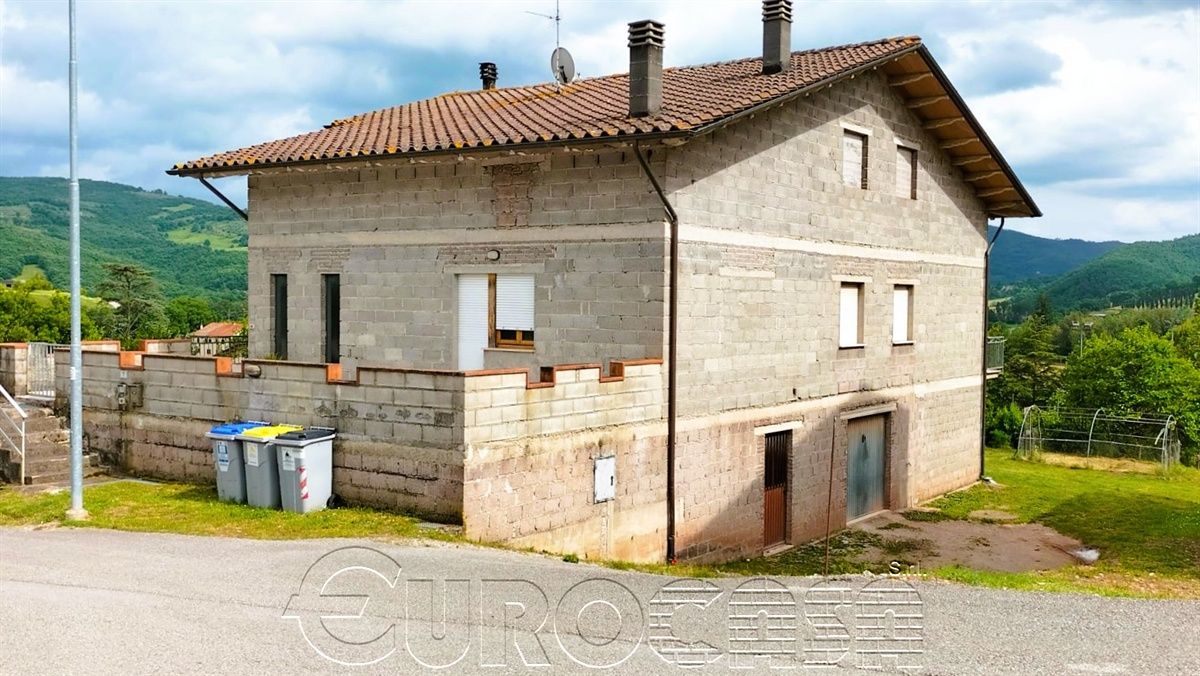 SPEDALICCHIO. Villa unifamiliare in zona residenziale