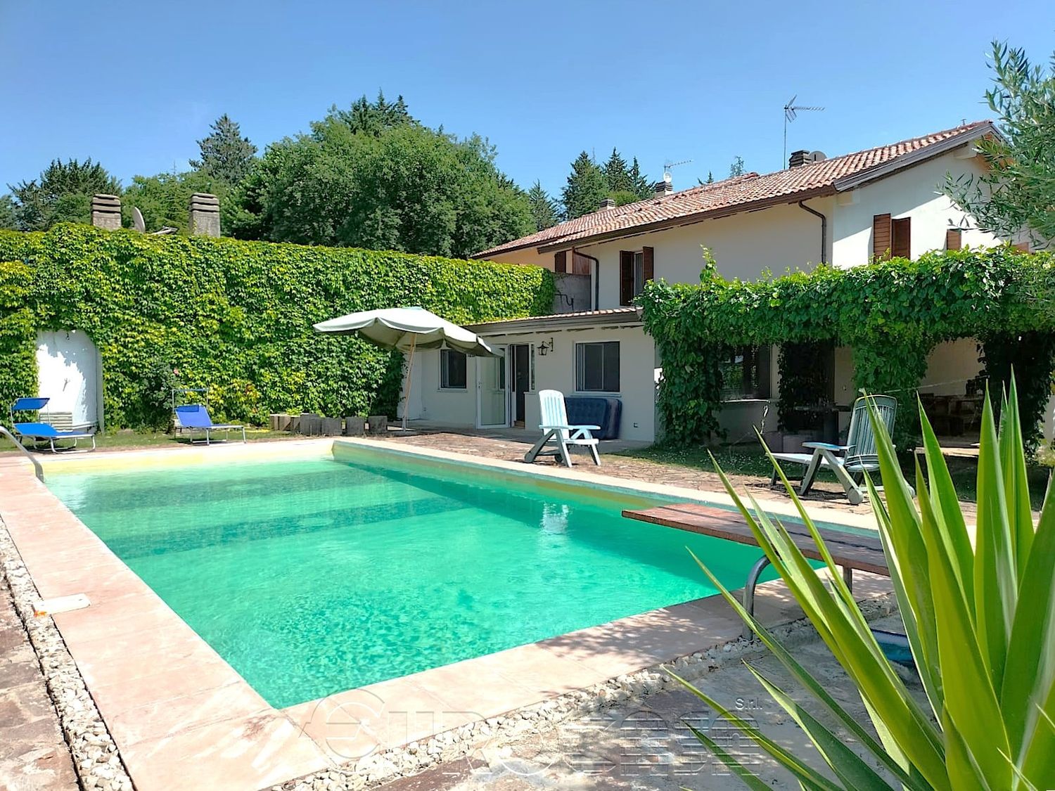 PERUGIA. Villa di 190 in classe A4 con piscina e oliveto