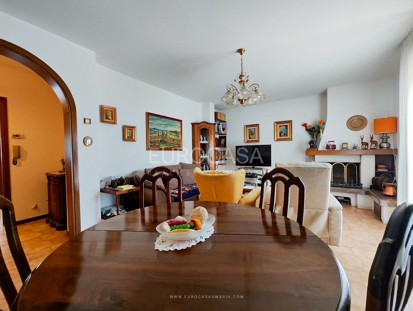 PESCI D&#39;ORO. Appartamento di 95 mq con garage, cantina e giardino
