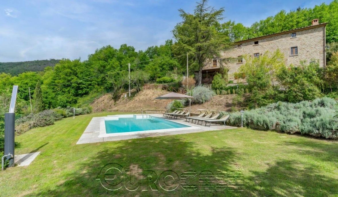 CORTONA. Bel casale con piscina