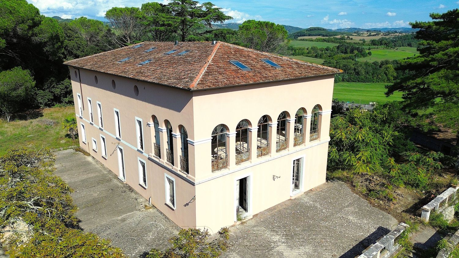 PERUGIA. Splendida villa del XIX secolo con parco di 4 ettari