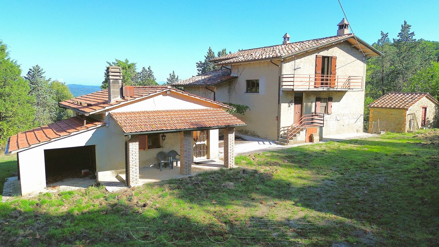 LEONCINI. Cascina con dependance, annessi e 16 ettari di terreno