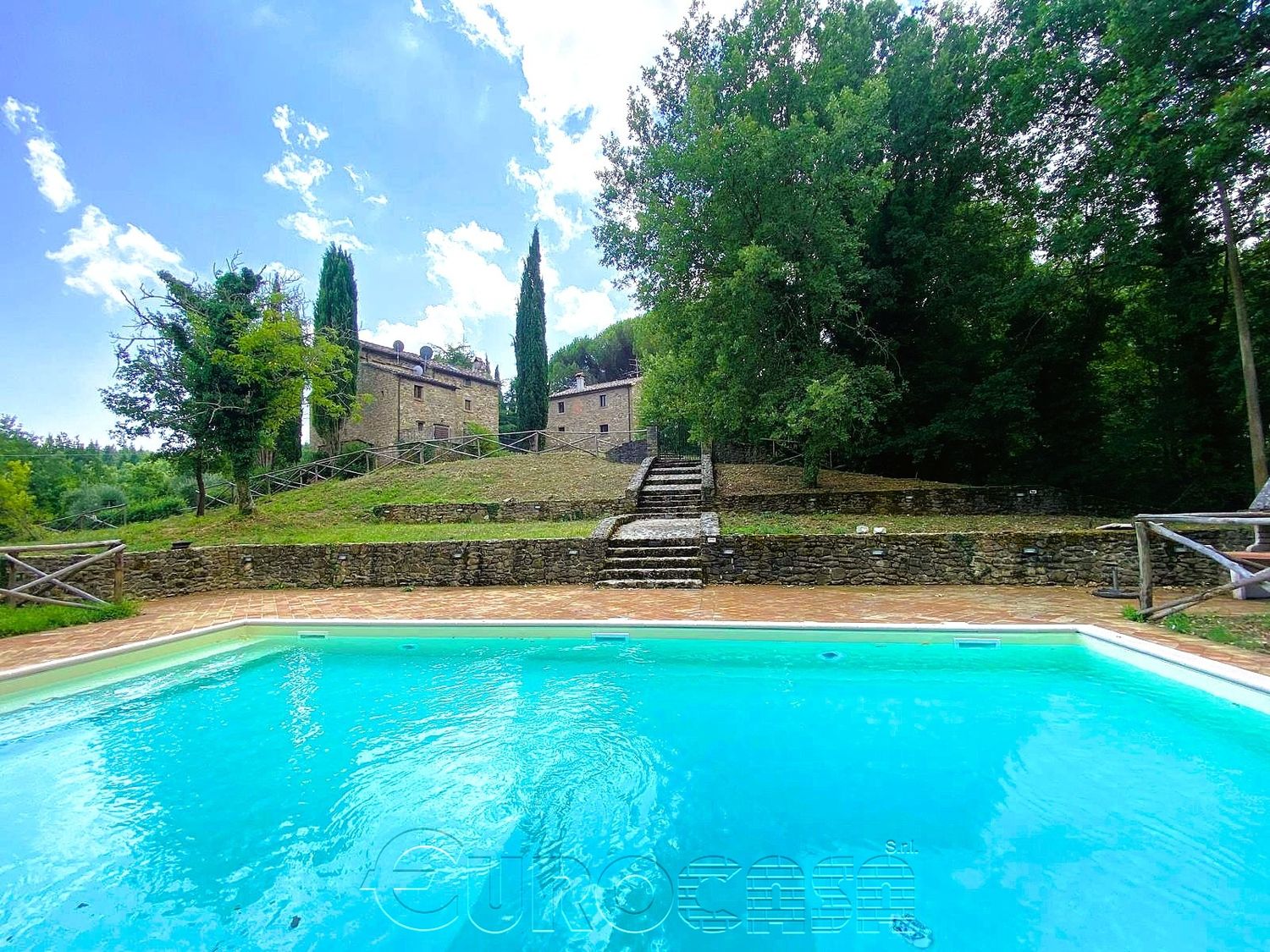 CORTONA Loc. Falzano Casale ristrutturato con ampio terreno e piscina