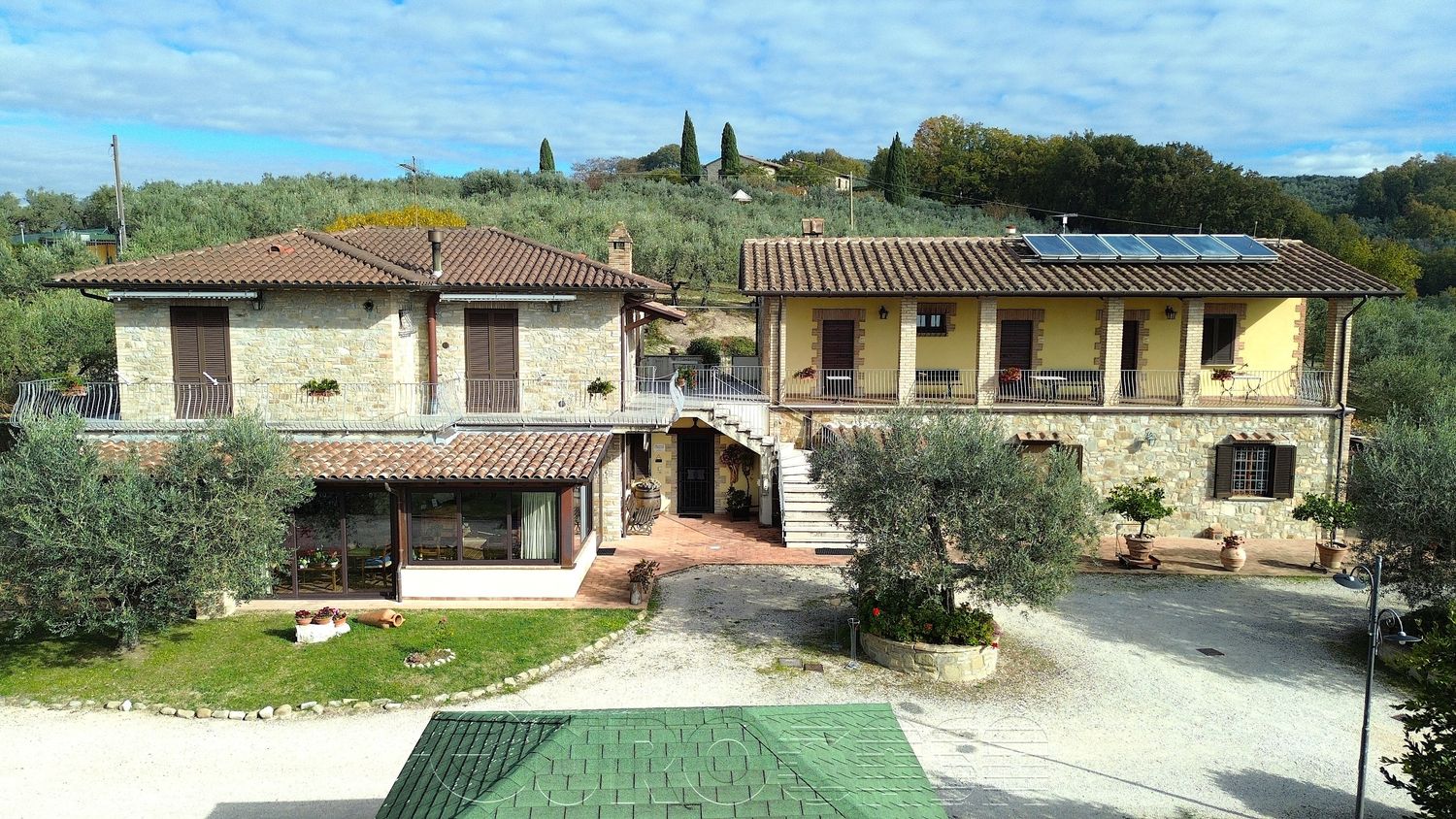 ASSISI. Casale con attività ricettiva