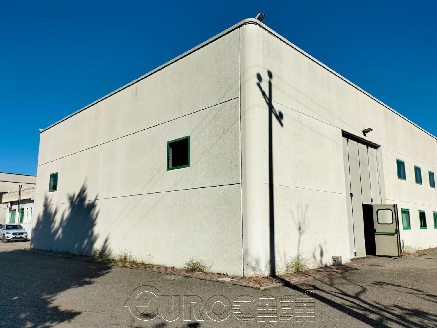 PONTE PATTOLI. Capannone di recente costruzione