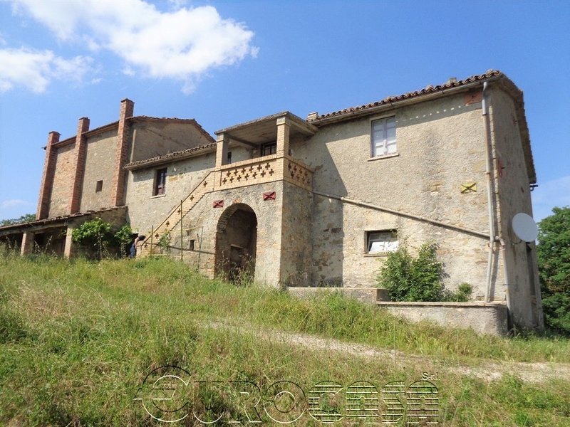 CAMPOREGGIANO. Casale di 330 mq con ampio terreno CAMPOREGGIANO. Casale di 330 mq con ampio terreno