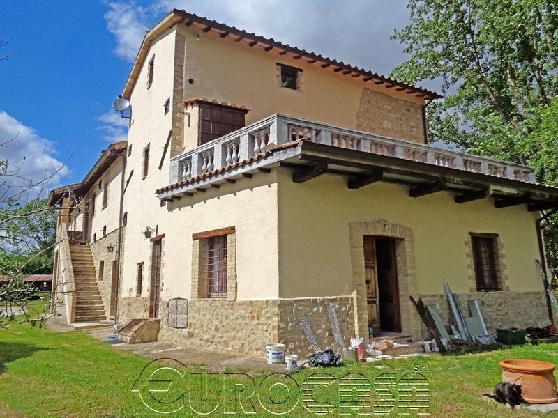LOC. LA BRUNA. Casale plurifamiliare con annessi LOC. LA BRUNA. Casale plurifamiliare con annessi