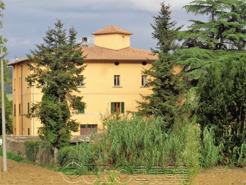 MONTECASTELLI. Antico Monastero con 5 appartamenti e corte privata MONTECASTELLI. Antico Monastero con 5 appartamenti e corte privata