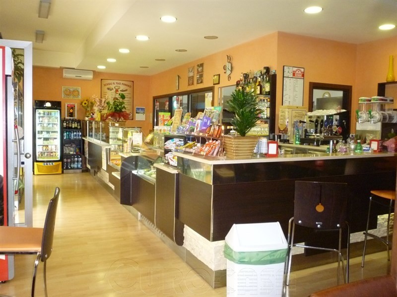 UMBERTIDE. Attività di pizzeria, bar, gelateria