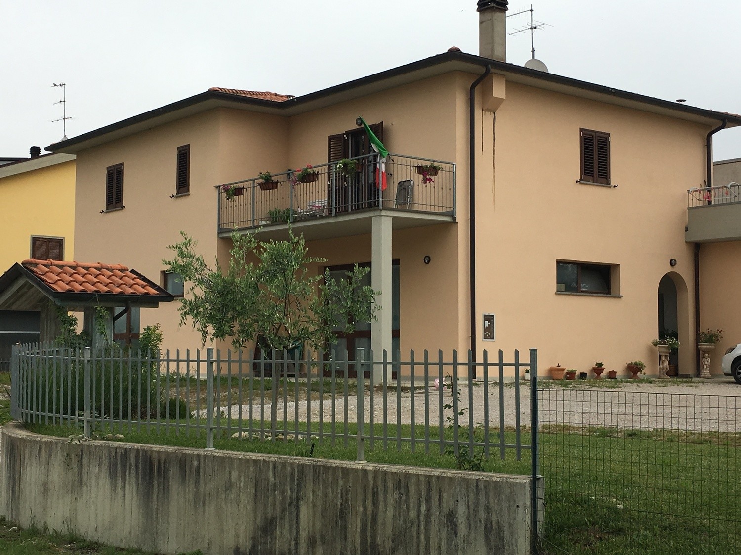 COLDIPOZZO. Porzione indipendente di 120 mq con laboratorio e capannone
