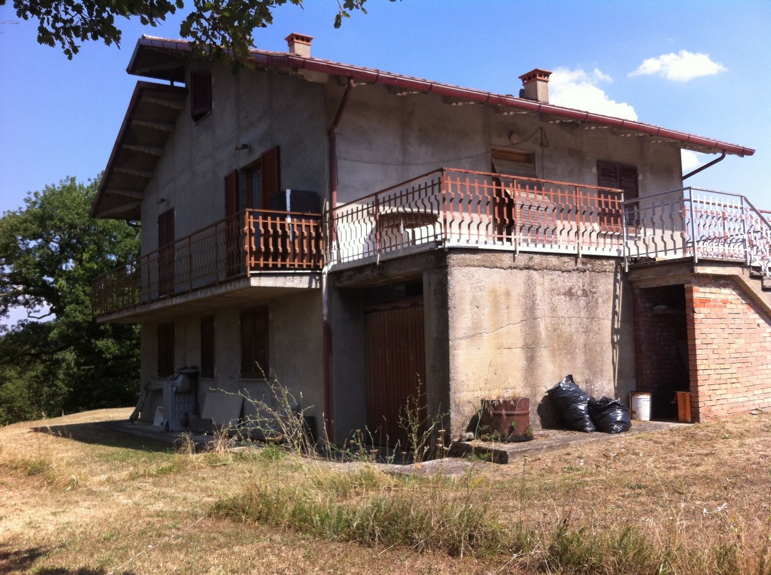 SAN LEO BASTIA. Casa indipendente di 180 mq con ampio terreno