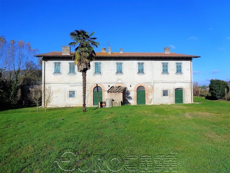 SANT'ORFETO. Grande casale con annesso e 2 ha di terreno SANT'ORFETO. Grande casale con annesso e 2 ha di terreno
