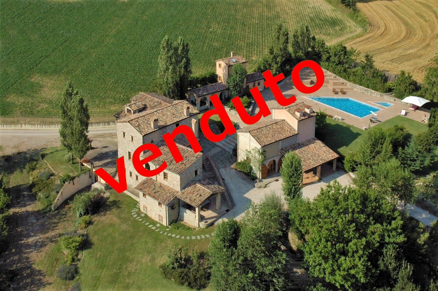 MONTONE. Intero borgo medievale di 700 mq ristrutturato