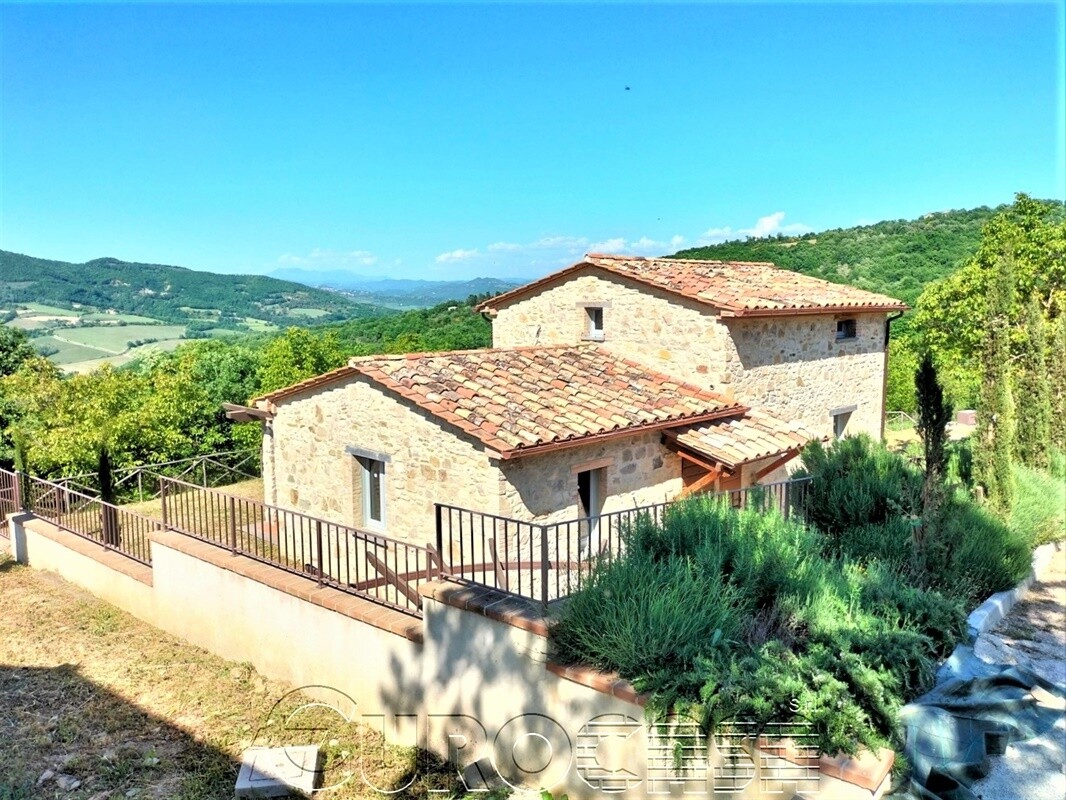 UMBERTIDE. Casale nuovo con giardino