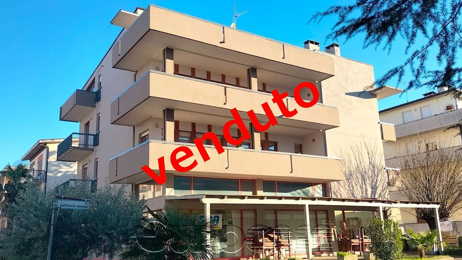 UMBERTIDE. Grande ed elegante appartamento con ampio terrazzo (P.1°)