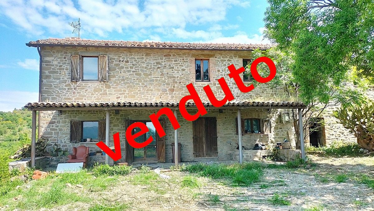 MONTELOVESCO. Casale in buono stato con 1 ettaro di terreno