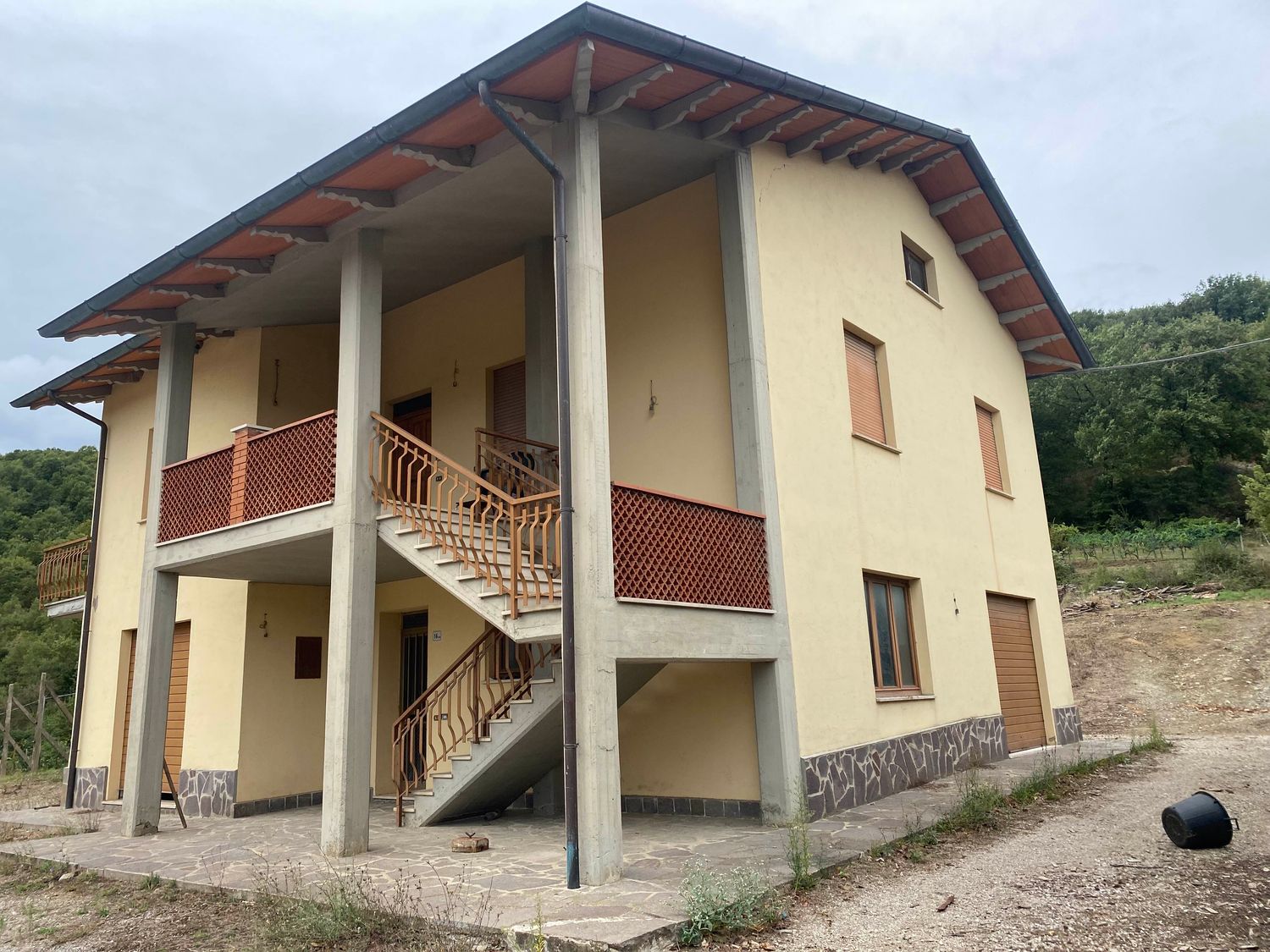 MORRA. Casa indipendente in vendita a posizione panoramica