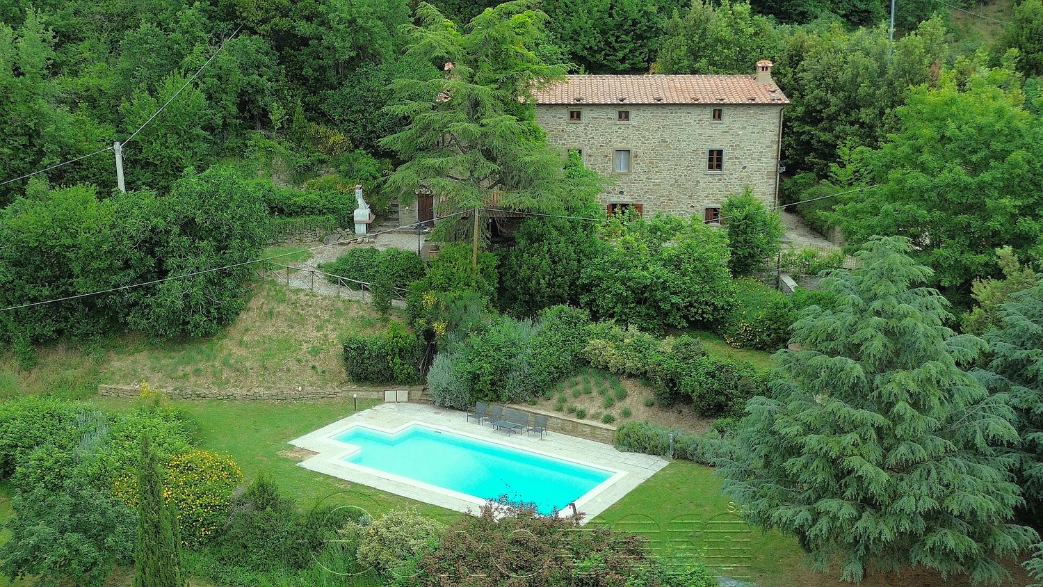 CORTONA. Bel casale con piscina