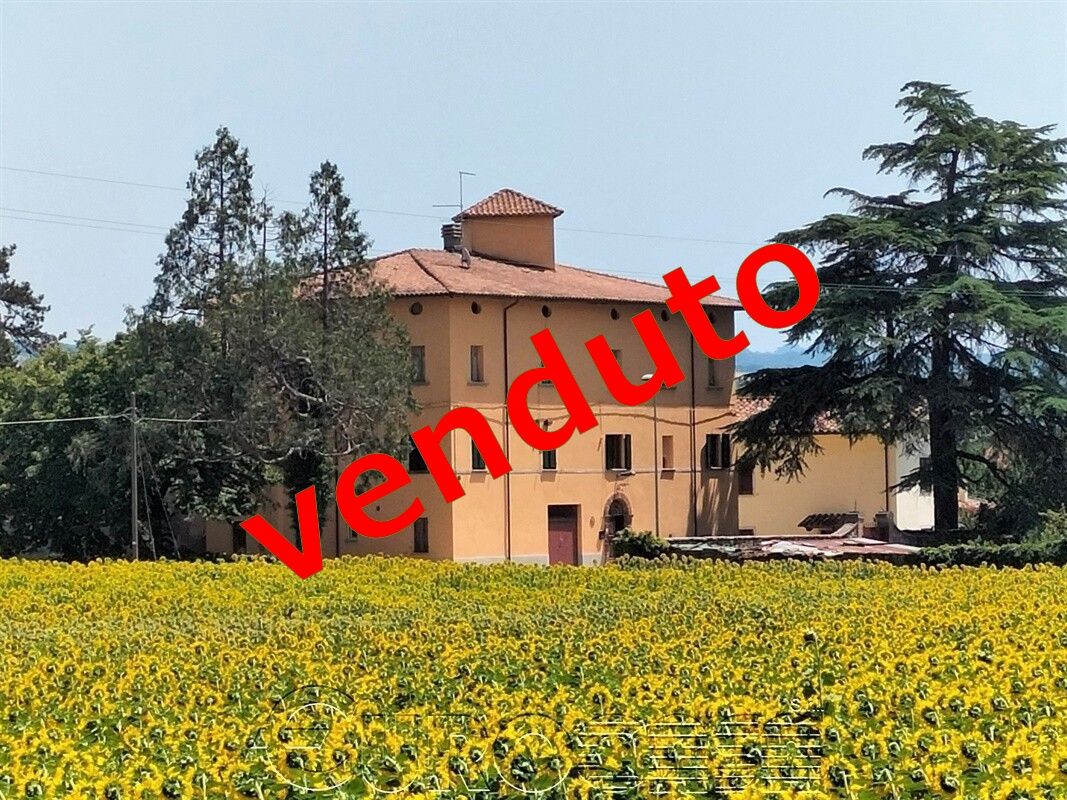 MONTECASTELLI. Appartamento bilocale con piccolo giardino