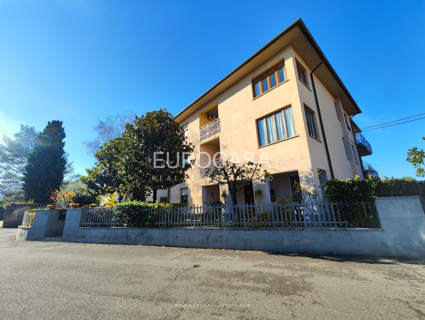 GRATICOLE. Appartamento di 90 mq ristrutturato in piccola palazzina