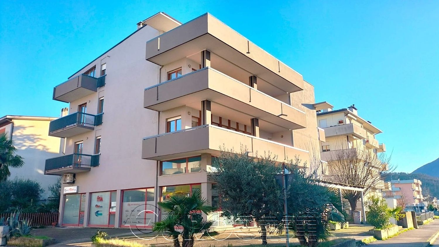 UMBERTIDE. Grande appartamento con ampio terrazzo (P.2°)