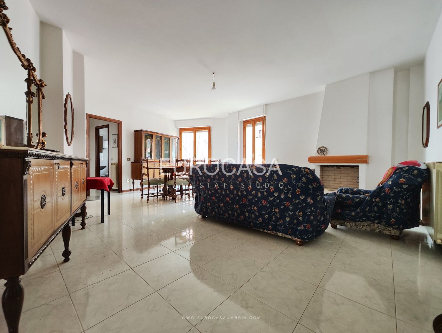 FUORI LE MURA. Appartamento di 100 mq in piccola palazzina