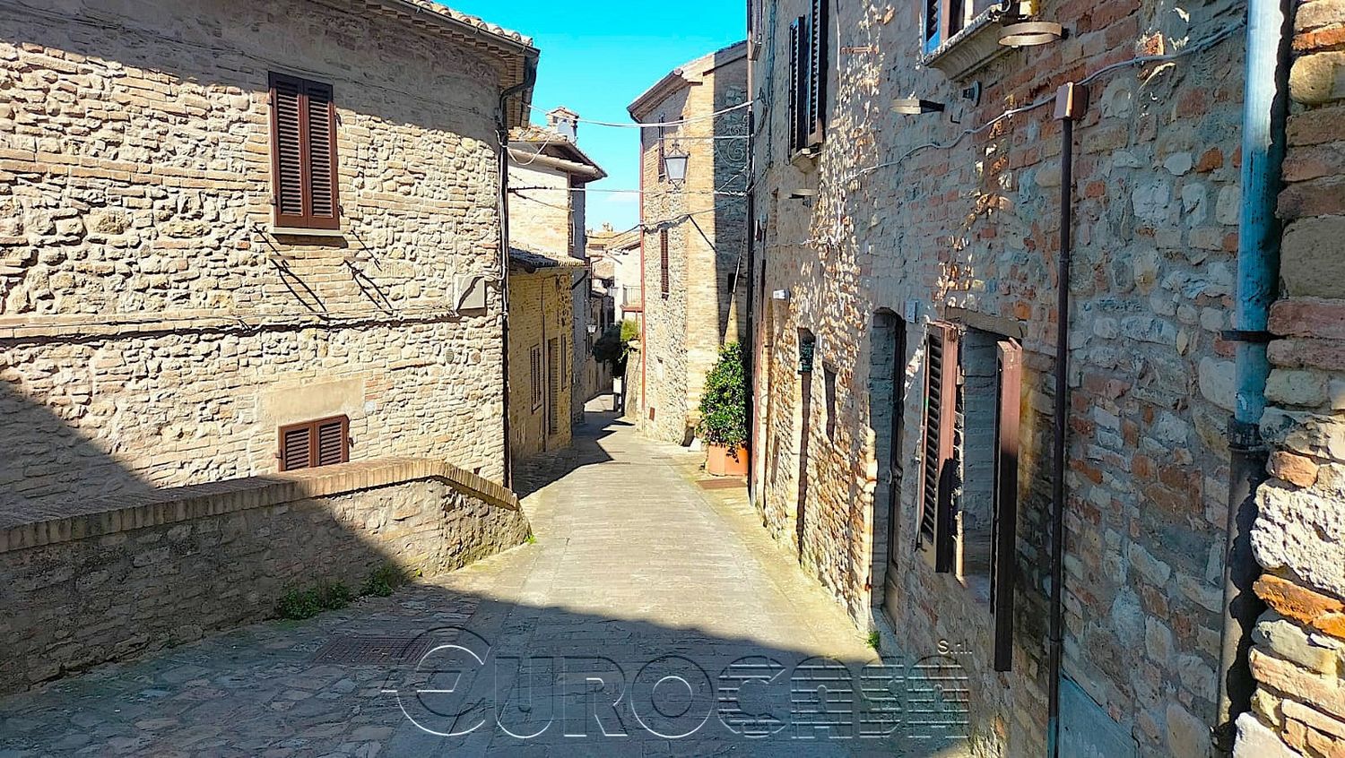 MONTONE. Appartamento indipendente in centro storico