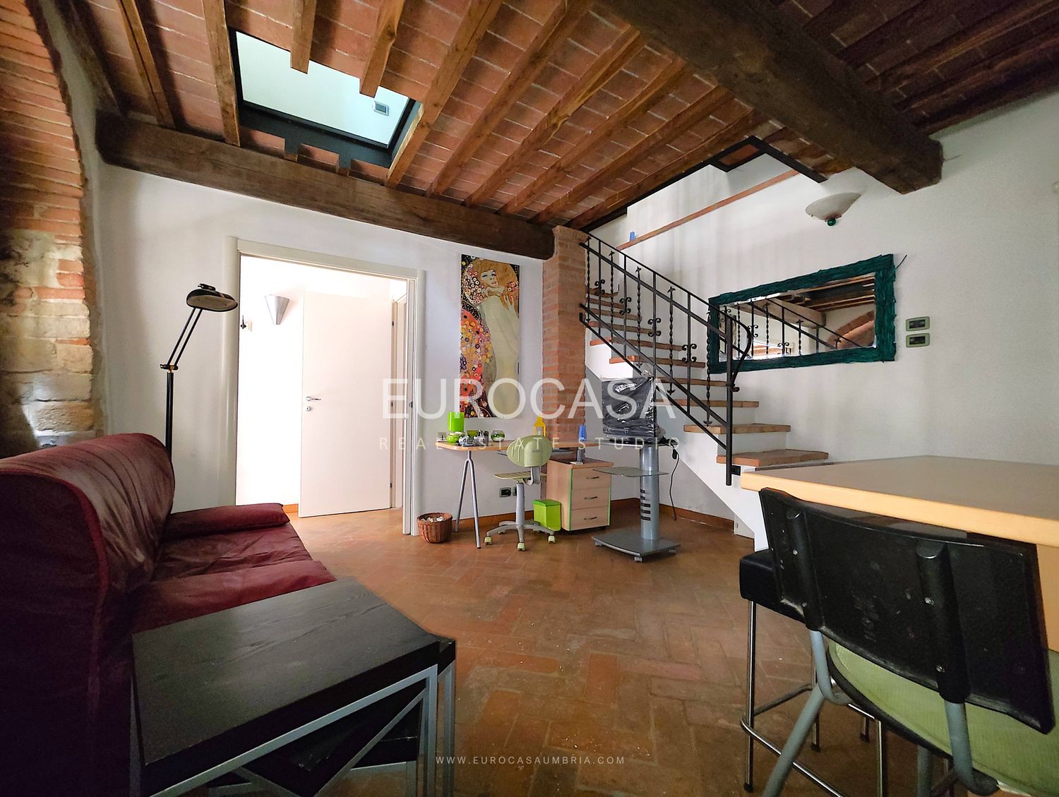 CENTRO STORICO. Caratteristico cielo terra indipendente di 52 mq