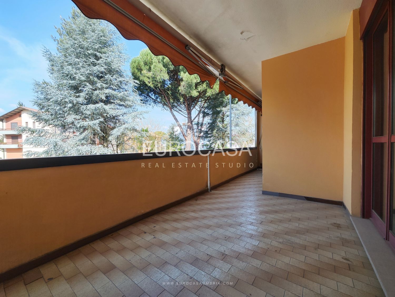 MADONNA DEL LATTE. Appartamento di 85 mq al piano primo con ampia terrazza e garage