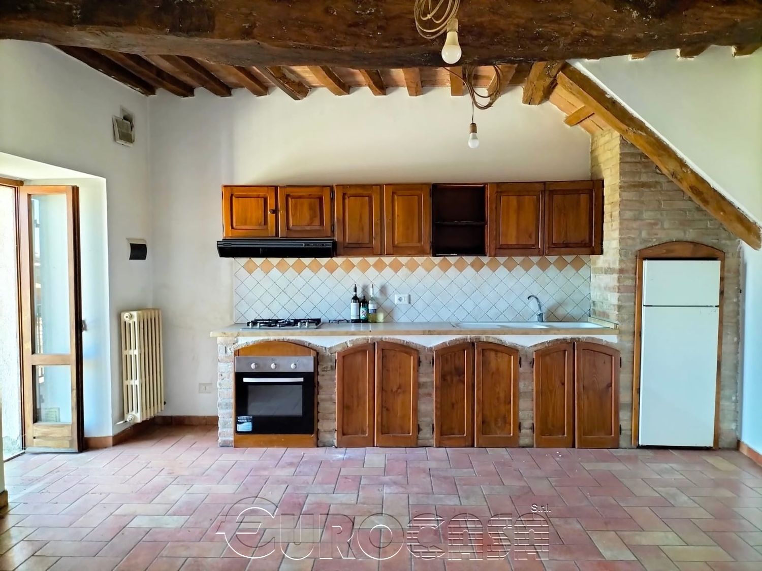 UMBERTIDE. Porzione indipendente con oliveto e vigneto