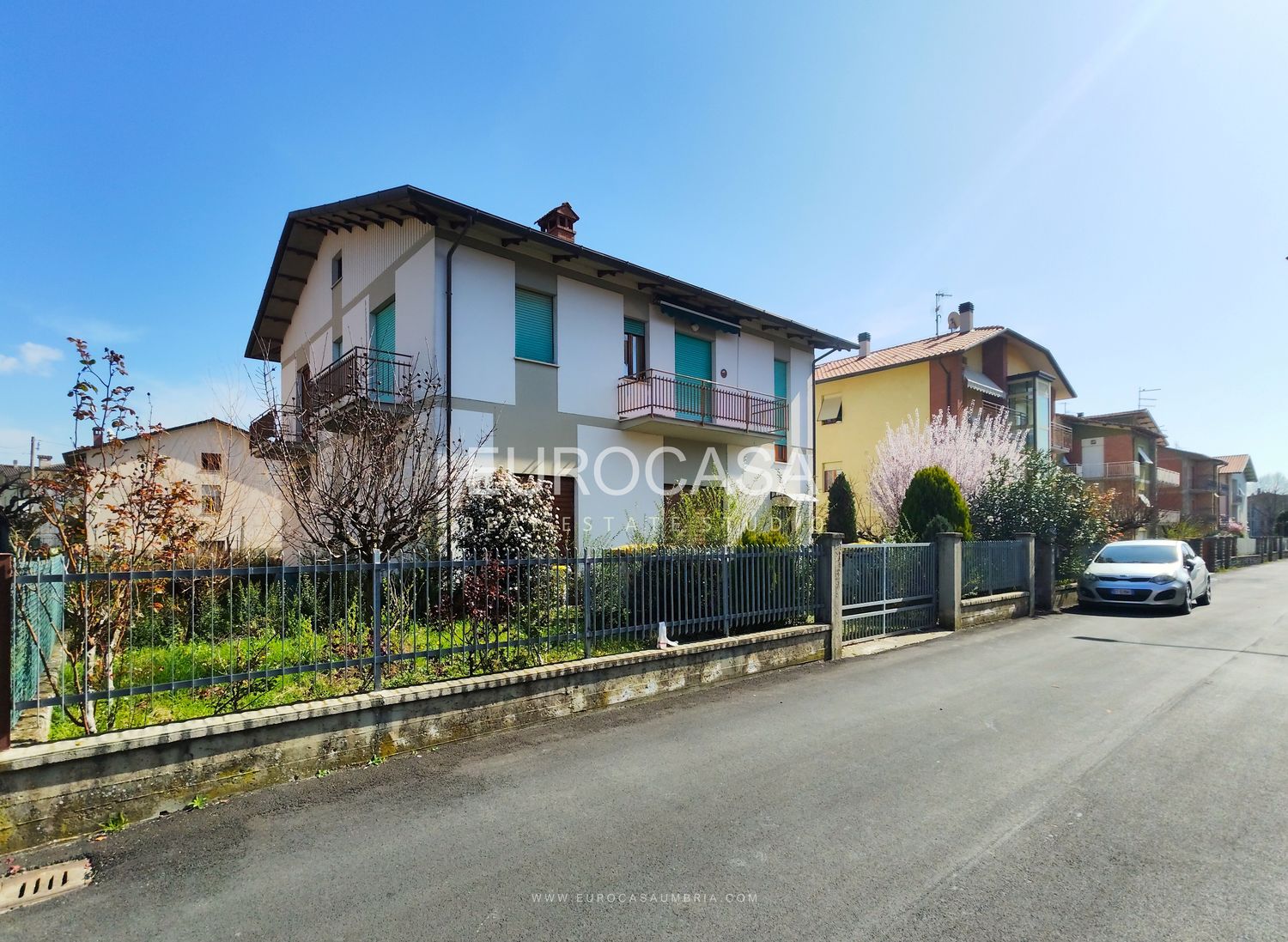 CERBARA. Casa indipendente di 200 mq con ampio giardino privato