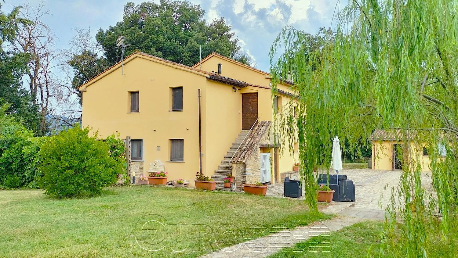 CITTA' DI CASTELLO. Casale con 3 appartamenti indipendenti