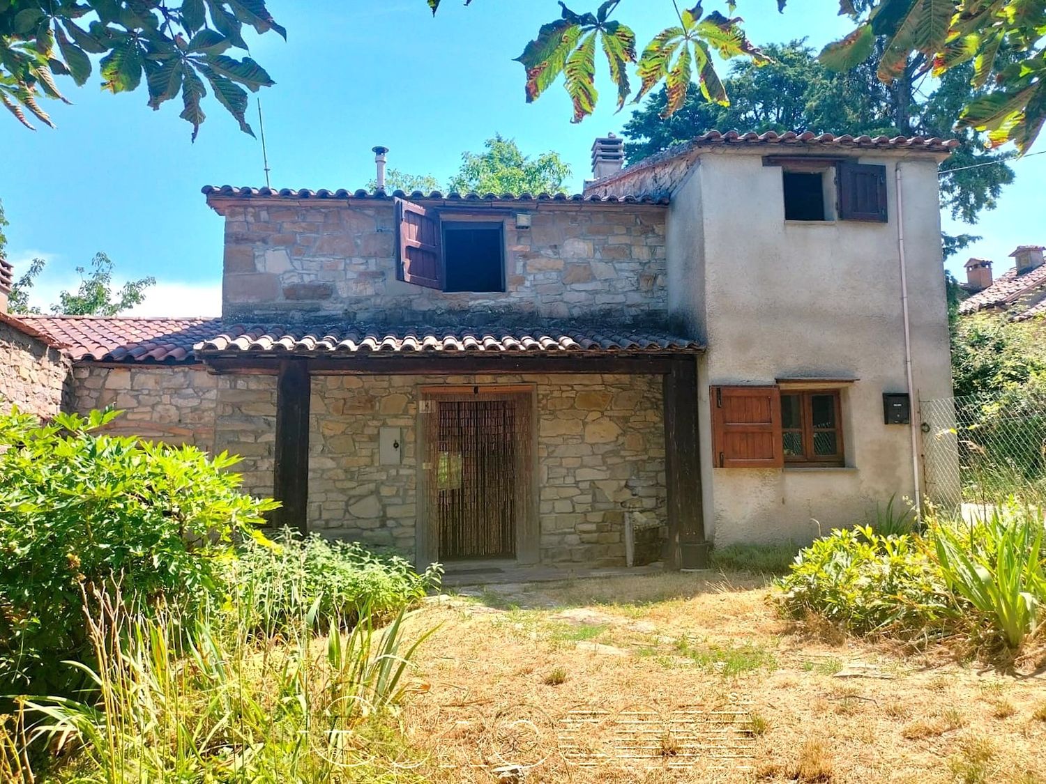 ​CITTÀ DI CASTELLO (PG) – Casale con giardino nella tranquillità della campagna altotiberina