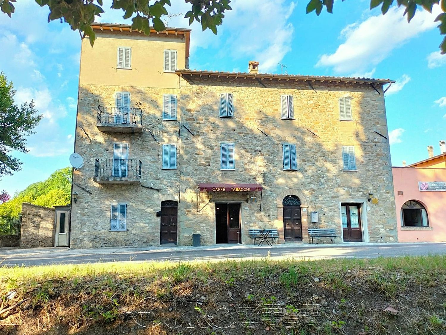 PERUGIA. Attività di ristorazione e tabaccheria già avviate