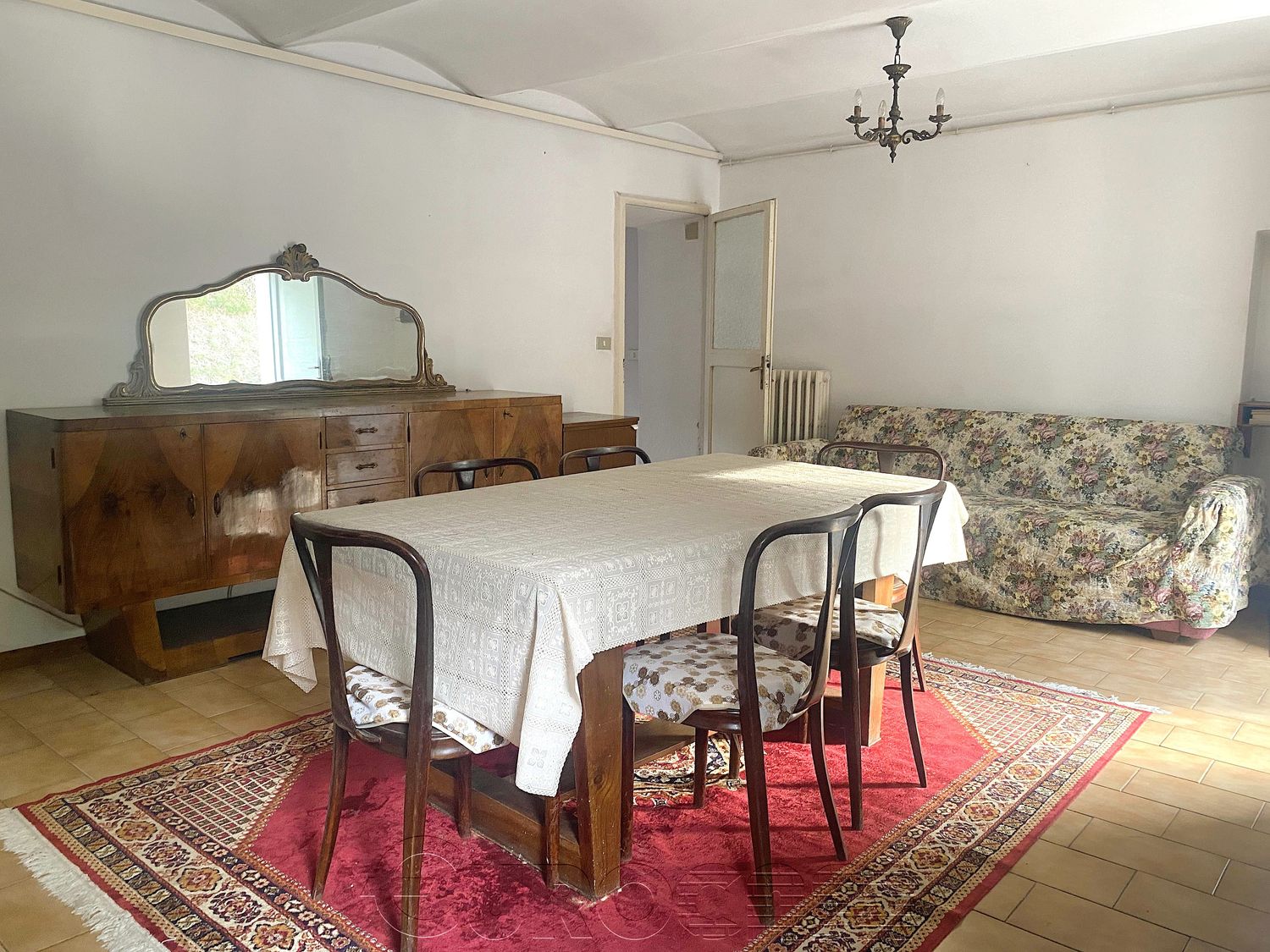 Loc. CAMPOREGGIANO Porzione indipendente con annessi e terreno